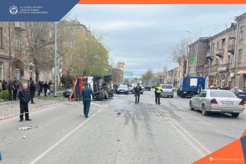 Գյումրիում շղթայական վթար է տեղի ունեցել՝ մահվան ելքով. 6 մարդ հոսպիտալացվել է