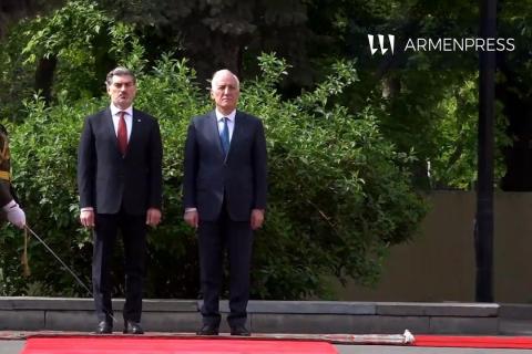 Ermenistan Cumhurbaşkanlığı’nda Gürcistan Cumhurbaşkanı için resmi karşılama töreni