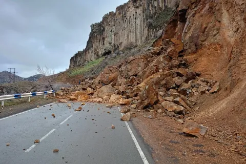 Երևան-Սևան ավտոճանապարհի 21-րդ և 25-րդ կմ հատվածներում իրականացվելու են հարկադիր քարաթափման աշխատանքներ