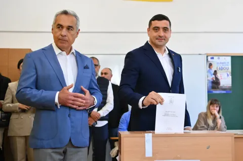 George Simion wins first-round presidential vote in Romania
