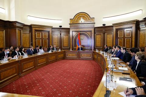 PM Pashinyan chairs consultation on progress of housing support program for border families