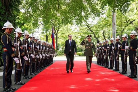 Ambassador Suren Baghdasryan presents credentials to Philippine President