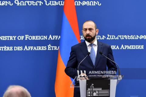 Есть проблемы, но Армения не собирается переформатировать отношения с Россией: министр ИД Армении