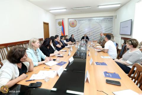 ԱՍՀ նախարարի գլխավորությամբ քննարկվել են սահմանամերձ գյուղերում բնակապահովման ծրագրի ընթացքն ու արդյունքները