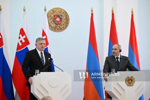 Armenian, Slovak PMs hold joint press conference