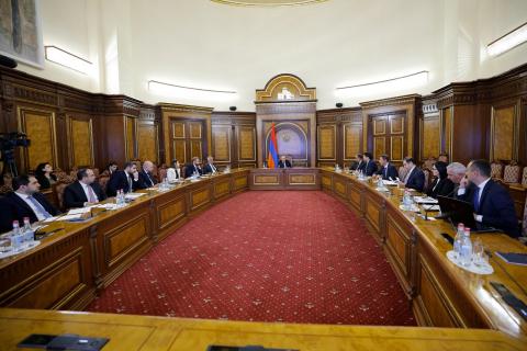 Sous la direction du Premier ministre Nikol Pashinyan, une réunion s’est tenue sur la promotion des paiements sans numéraire