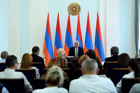 ՀՀ նախագահը հանդիպել է «Հայաստան» համահայկական հիմնադրամի աշխատակազմի ներկայացուցիչների հետ