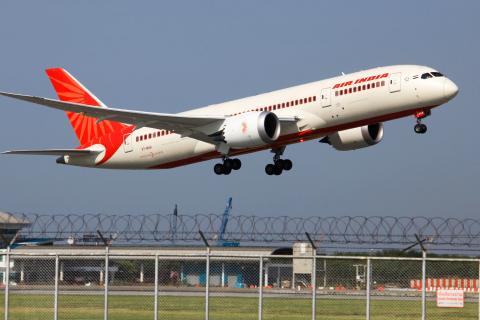 Авиакатастрофа в Индии стала первой для самолета Boeing 787