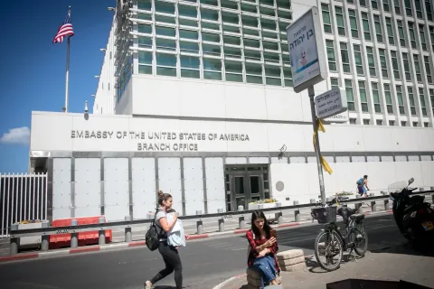 Посольство США в Израиле призвало всех госслужащих укрыться в близлежащих убежищах