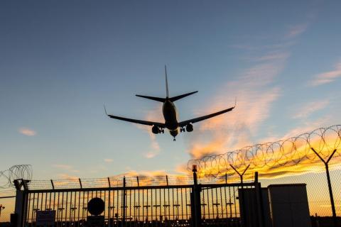伊朗和以色列宣布关闭领空