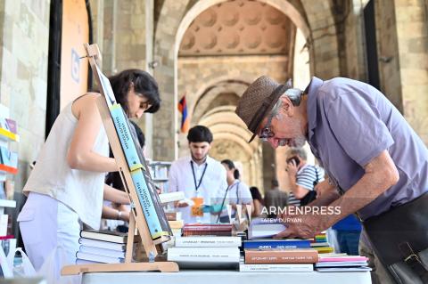 “Новая книга” - 21/25: Нарине Абгарян, Катрин Леблан, Аристотель