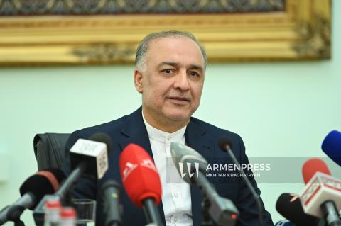 سفیر ایران: «خطوط قرمز ما مشخص است و با دقت همه تحولات را دنبال می‌کنیم»