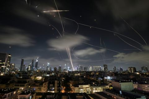 L’Iran et Israël ont poursuivi leurs frappes réciproques pendant la nuit, tandis que Trump a exigé une « capitulation inconditionnelle