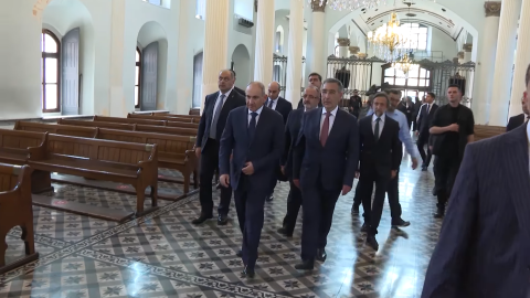 Primer ministro visitó la Iglesia Santa Virgen Madre en Estambul