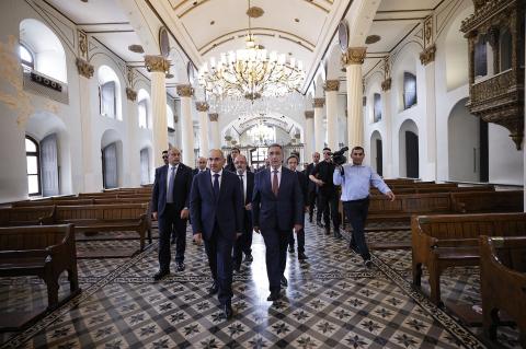 Pashinyan visits Armenian church in Istanbul