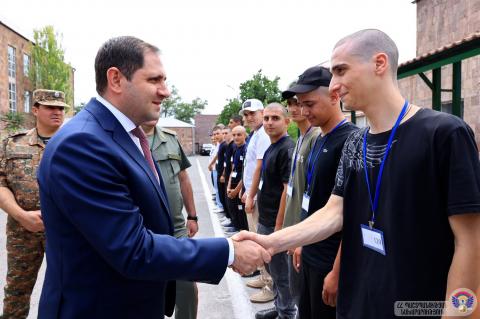 Սուրեն Պապիկյանը ՊՆ կենտրոնական հավաքակայանում ծանոթացել է զորակոչային հանձնաժողովների աշխատանքին