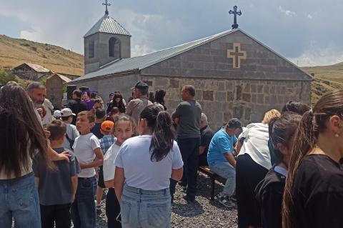 Բացվեց և վերաօծվեց Ակունք գյուղի Սուրբ Մեսրոպ եկեղեցին