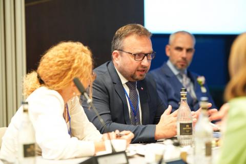 Viceprimer ministro de República Checa conoció las principales soluciones digitales en protección social de Armenia