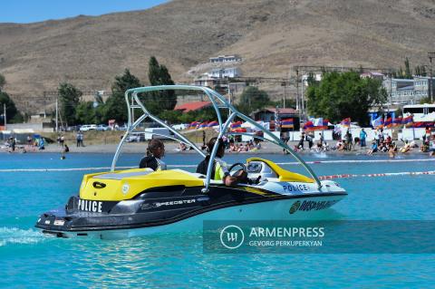 Սևանա լճում մեկնարկել է  լողափնյա հանգստի սեզոնը