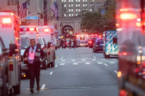 Shooting at Manhattan skyscraper leaves 5 dead, including gunman