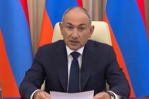 Paşinyan, Azerbaycan’da tutulan esirlerin ve Dağlık Karabağ’dan yerinden edilen kişilerin geri dönüşü konularına değindi