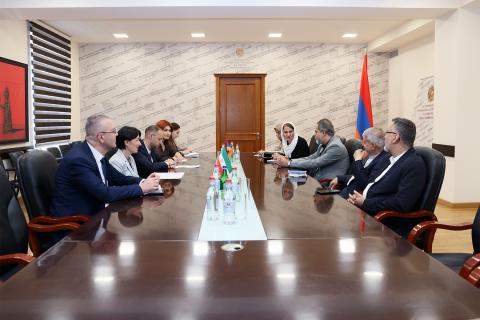 بررسی فرصت‌های تقویت همکاری‌های فرهنگی در دیدار وزیر آموزش و پرورش، علوم، فرهنگ و ورزش جمهوری ارمنستان و وزیر میراث فرهنگی، گردشگری و صنایع دستی جمهوری اسلامی ایران