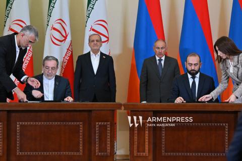 برگزاری مراسم رسمی امضای مجموعه‌ای از اسناد همکاری میان جمهوری ارمنستان و جمهوری اسلامی ایران