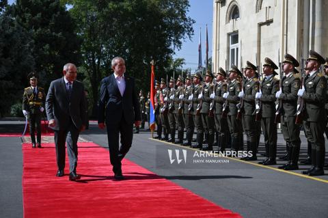 Prime Minister Pashinyan meets Iranian President in Yerevan