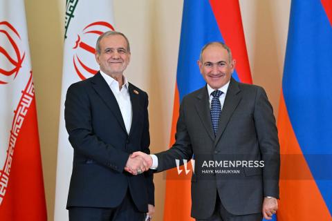 Conferencia de prensa del primer ministro de Armenia y el presidente de Irán
