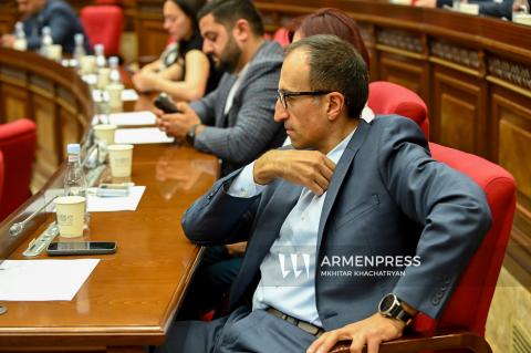 Arsen Torosyan renunció a su mandato parlamentario