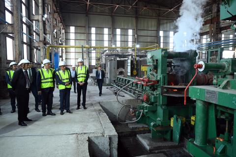 Le président Khatchatourian visite l'entreprise de moulage d'acier ASKE GROUP à Charentsavan