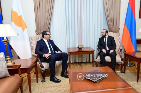 Le ministre des Affaires étrangères de Chypre a félicité Ararat Mirzoyan à l’occasion de la paraphe de l’accord de paix avec l’Azerbaïdjan