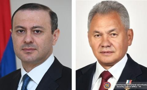 Le secrétaire du Conseil de sécurité, Armen Grigoryan, a eu un entretien téléphonique avec le secrétaire du Conseil de sécurité de la Fédération de Russie, Sergey Choïgou