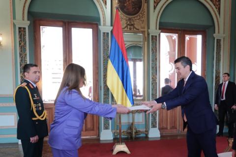 巴拉圭总统欢迎亚美尼亚与阿塞拜疆预签和平协议