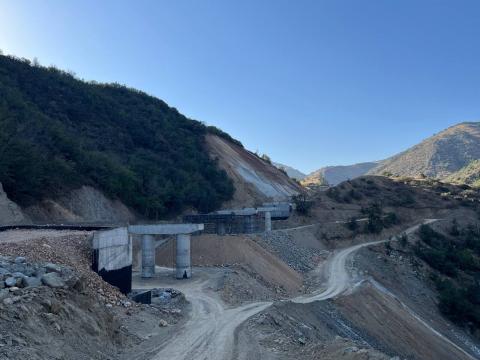 عملیات ساخت مسیر جاده‌ای کاجاران–آگاراک با شتاب و پویایی چشمگیر ادامه دارد