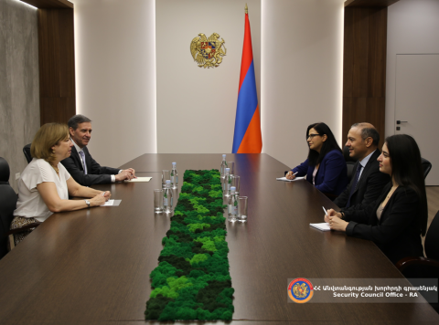 არმენ გრიგორიანმა სომხეთში აშშ-ის ელჩი მიიღო