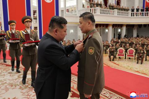 Ким Чен Ын наградил корейских солдат, участвовавших в боях в Курской области