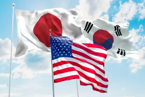 Япония и Южная Корея хотят укрепить союз с США