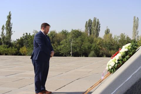 UK Minister of State for Europe, North America, and Overseas Territories visits Armenian Genocide Memorial