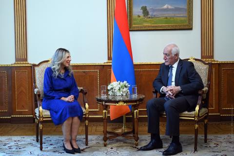 Le président de la République a rencontré l'ambassadrice égyptienne sortante