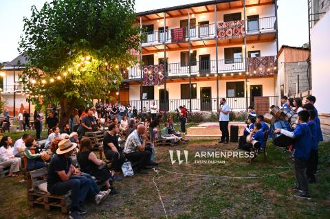 افتتاحیه یازدهمین جشنواره بین‌المللی فیلم‌های مستند موسوم به «درخت زردآلو»