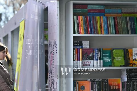 “Новая книга” - 29/25: Форден Сара Гай, Серенелла Куарелло и Алессио Алчини, Габриэль Гэвин