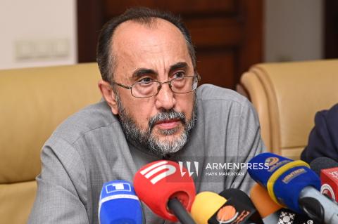Суд продлил срок ареста архиепископа Микаела Аджапахяна на один месяц