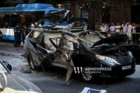 Vehículo explotó en la calle Amiryan de Ereván