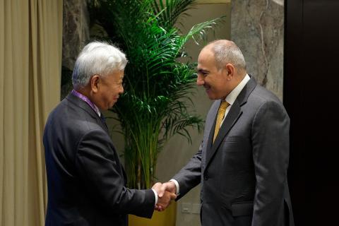 Le Premier ministre a rencontré le président de la BAII à Pékin