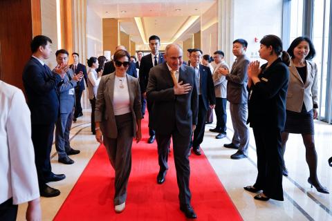 Le Premier ministre, est arrivé à Pékin depuis Tianjin, avec son épouse