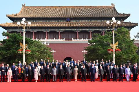 Le Premier ministre et son épouse ont assisté à Pékin au défilé solennel dédié au 80ᵉ anniversaire de la fin de la Seconde Guerre mondiale