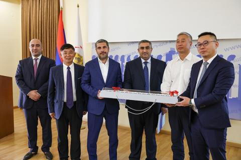 埃里温市第一副市长会见了"云南省建设投资控股集团"代表