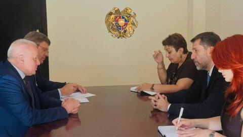 بررسی مجموعه‌ای از مسائل حقوقی میان‌دولتی در نشست نماینده جمهوری ارمنستان در امور حقوق بین‌المللی و سفیر روسیه در ارمنستان