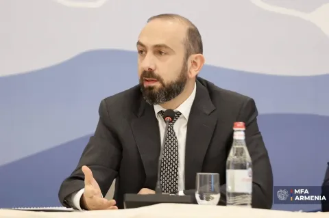 Mirzoyan a félicité le nouveau ministre des Affaires étrangères du Royaume-Uni et a remercié David Lammy pour la coopération efficace